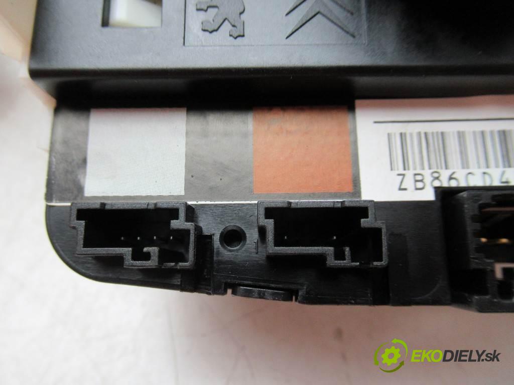 Peugeot 308 II SW  2014  T9 KOMBI 5D 2.0HDI 150KM 13- 1997 Prepínač kombinovaný 98072732ZD (Prepínače, spínače, tlačidlá a ovládače kúrenia)