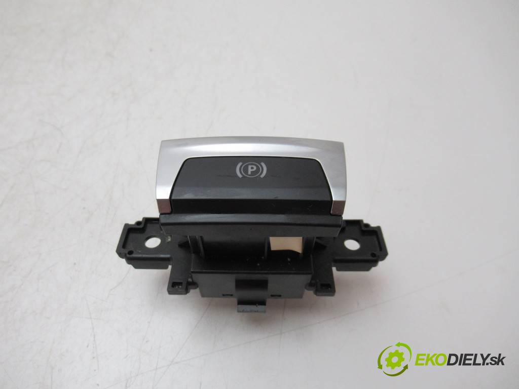 Peugeot 308 II SW    T9 KOMBI 5D 2.0HDI 150KM 13-  Prepínač brzdy ručnej brzdy 96785851VV00 (Prepínače, spínače, tlačidlá a ovládače kúrenia)