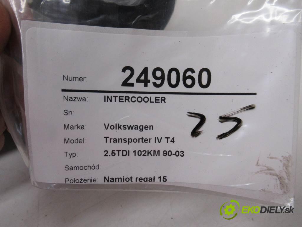 Volkswagen Transporter IV T4    2.5TDI 102KM 90-03  intercooler  (Intercoolery (chladiče nasávaného vzduchu))