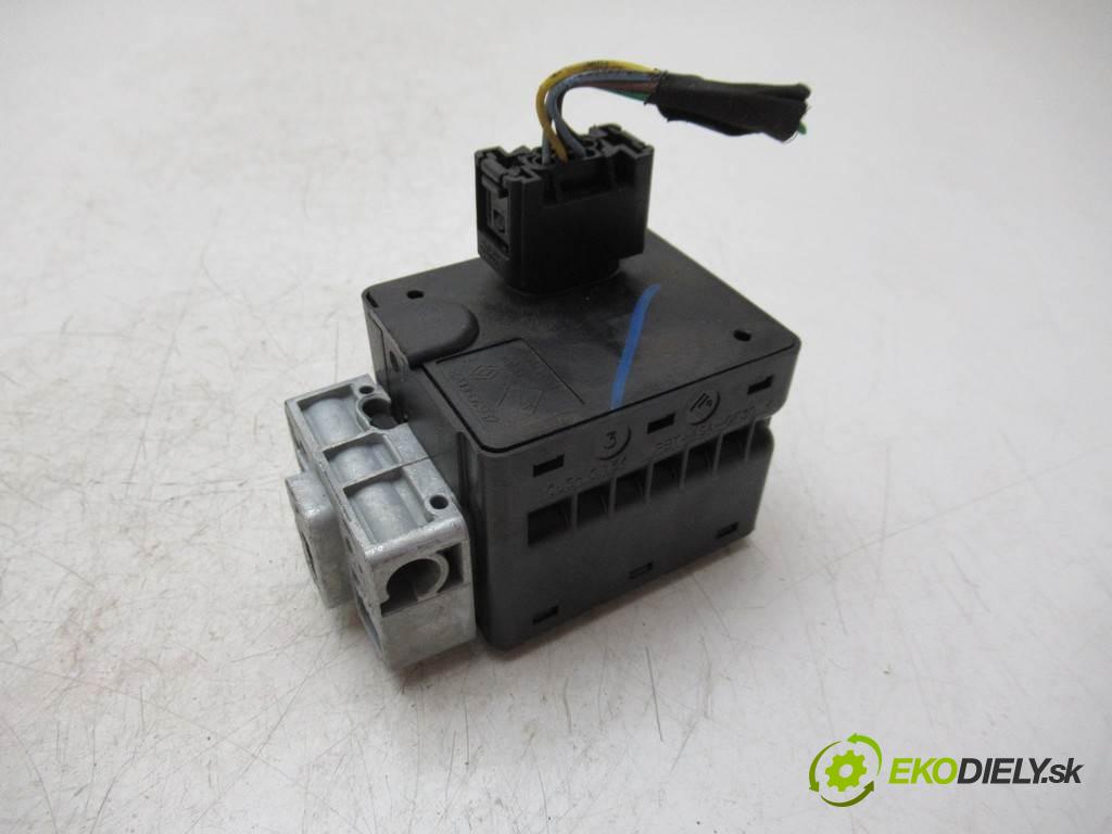 Renault Laguna III    LIFT KOMBI 5D 2.0DCI 150KM 07-15  blokáda volantu 8200604932 (Ostatní)