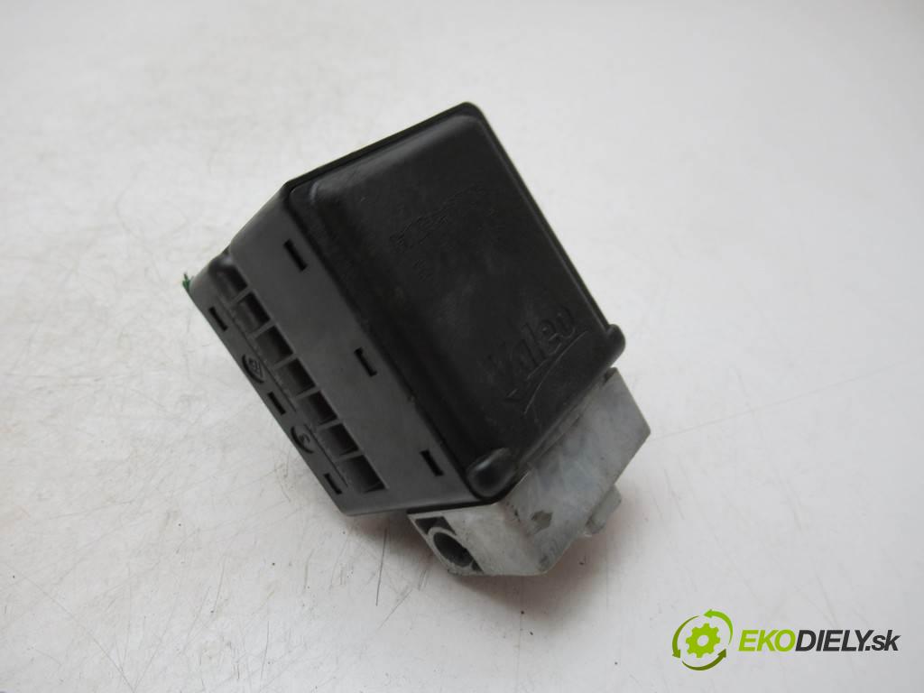 Renault Laguna III    LIFT KOMBI 5D 2.0DCI 150KM 07-15  blokáda volantu 8200604932 (Ostatní)