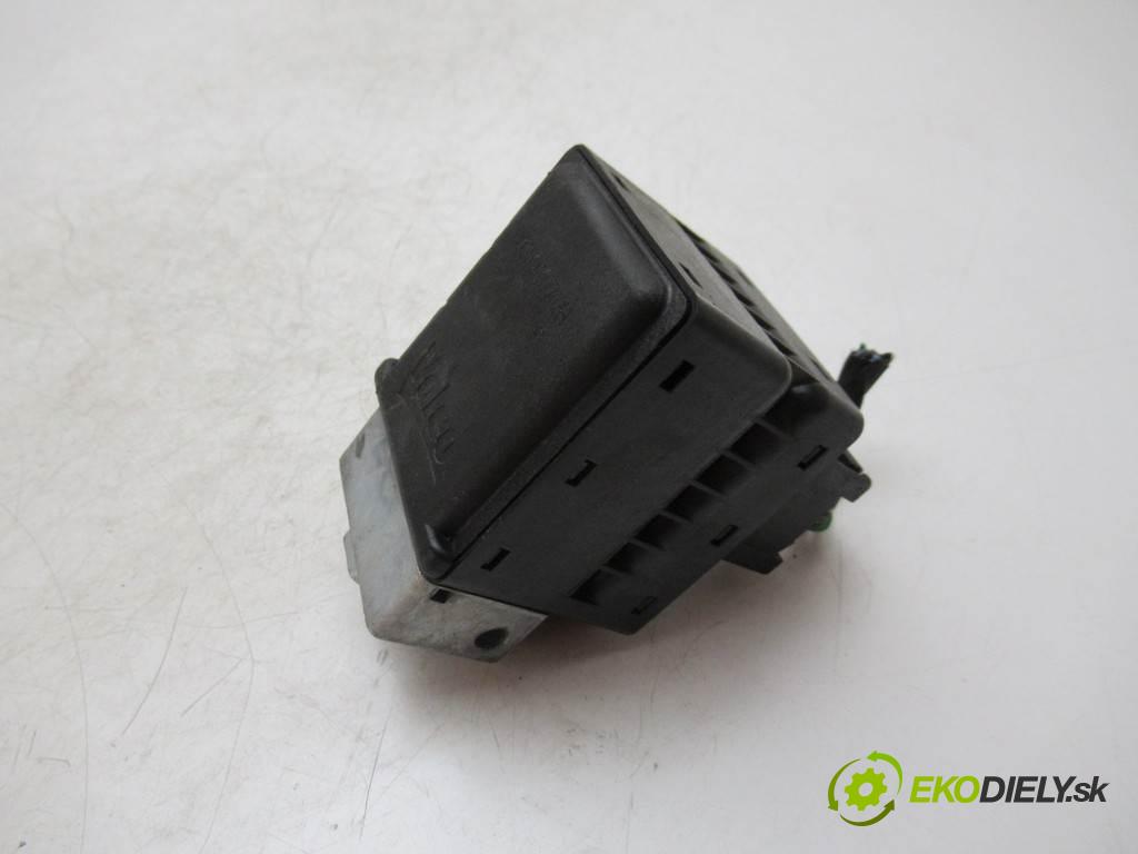 Renault Laguna III    LIFT KOMBI 5D 2.0DCI 150KM 07-15  blokáda volantu 8200604932 (Ostatní)