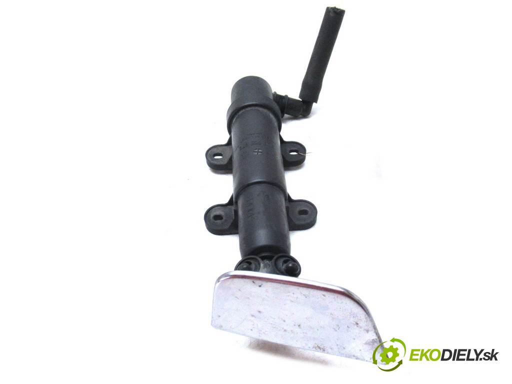 Skoda Superb    SEDAN 4D 2.0TDI 140KM 01-08  ostřikovače světla pravý 3U0955110B