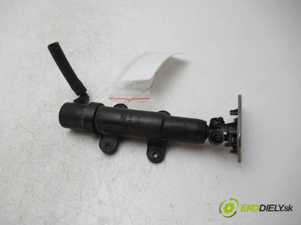 Skoda Superb    SEDAN 4D 2.0TDI 140KM 01-08  ostřikovače světla pravý 3U0955110B