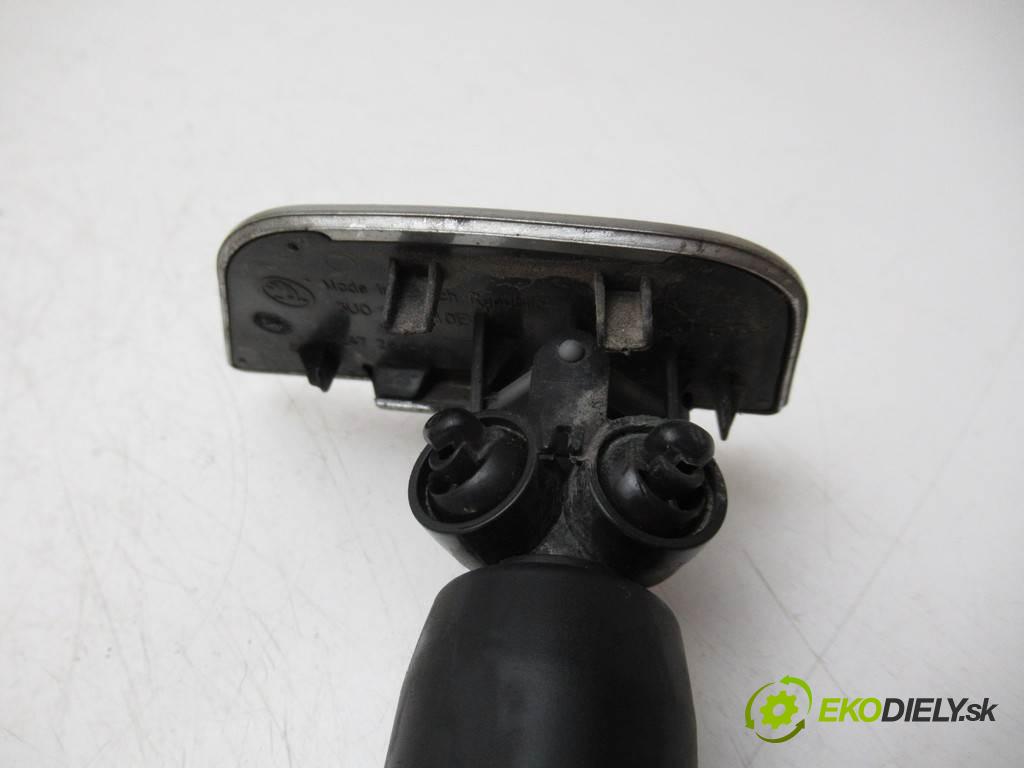 Skoda Superb    SEDAN 4D 2.0TDI 140KM 01-08  ostřikovače světla pravý 3U0955110B
