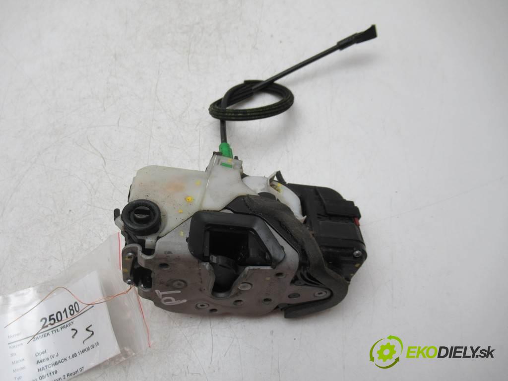 Opel Astra IV J  2010 85 kW HATCHBACK 1.6B 116KM 09-19 1600 zámok zad pravy 13503808