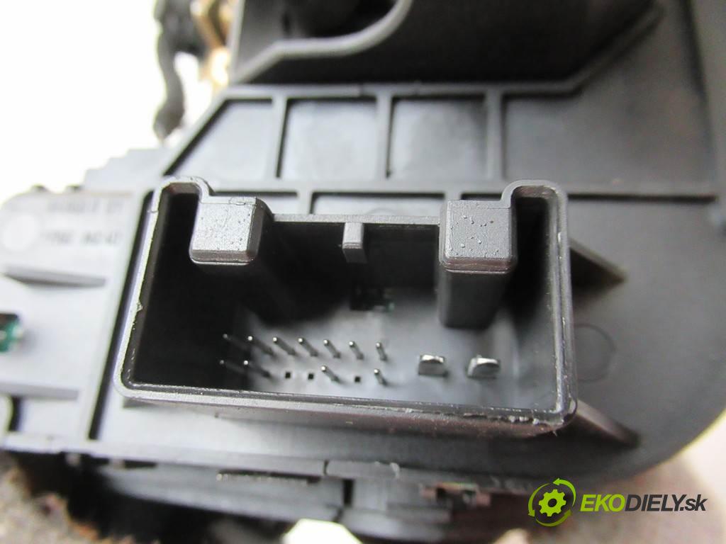 Audi A4 B7  2005 103 kW KOMBI 5D 2.0TDI 140KM 04-08 2000 Prepínač kombinovaný 8E0953549Q (Prepínače, spínače, tlačidlá a ovládače kúrenia)