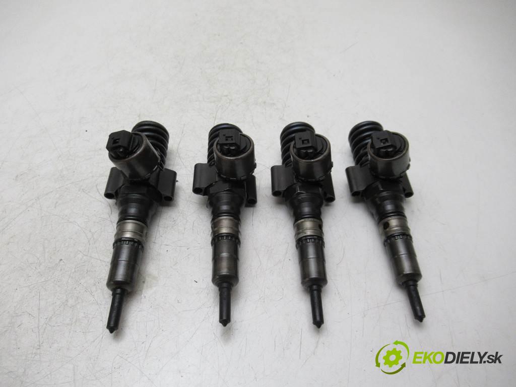 Audi A4 B7  2005 103 kW KOMBI 5D 2.0TDI 140KM 04-08 2000 vstrekovače 03G130073G 0414720404 (Vstrekovače)