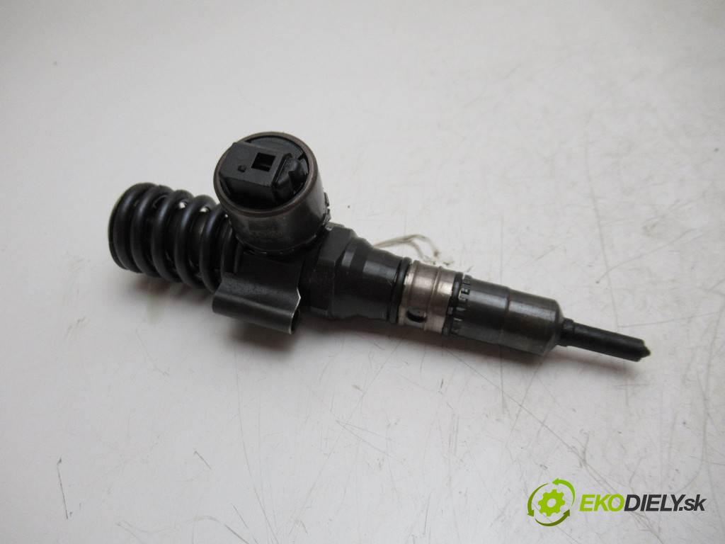 Audi A4 B7  2005 103 kW KOMBI 5D 2.0TDI 140KM 04-08 2000 vstrekovače 03G130073G 0414720404 (Vstrekovače)