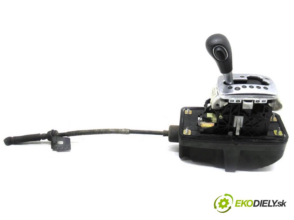 Audi A4 B7    KOMBI 5D 2.0TDI 140KM 04-08  Kulisa - - 8E1713111R (Rýchlostné páky / kulisy)