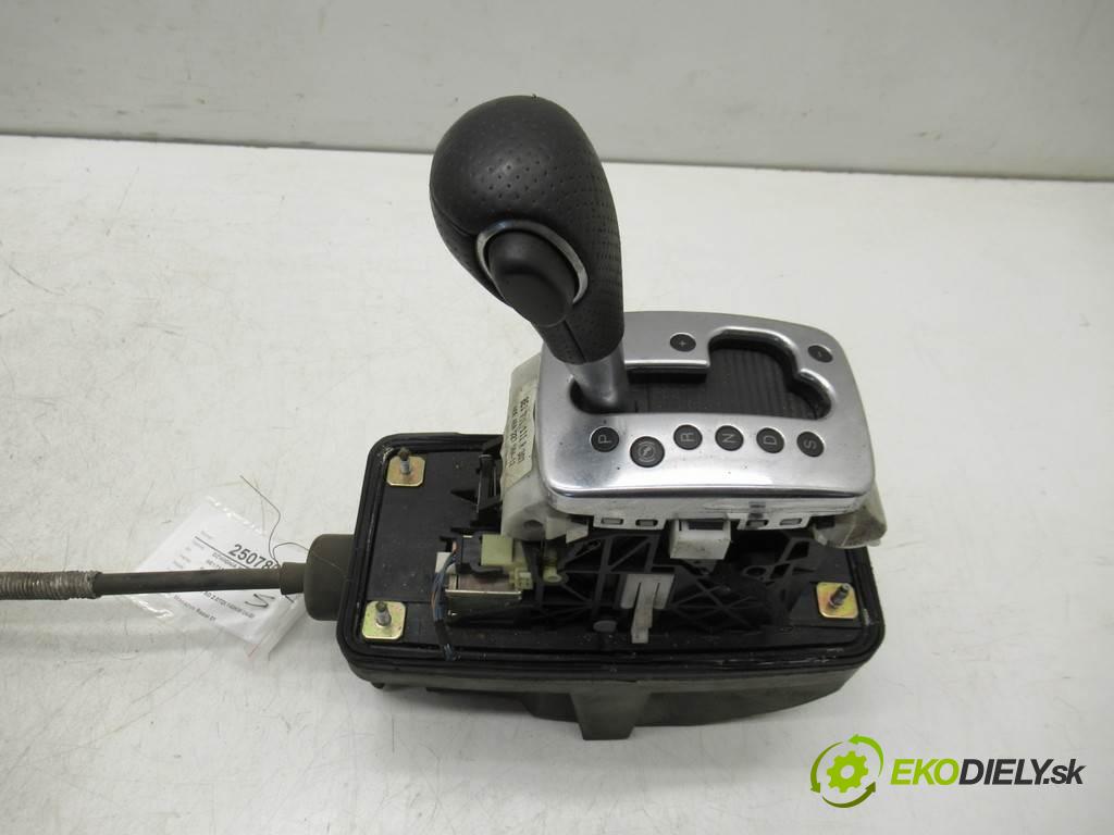 Audi A4 B7    KOMBI 5D 2.0TDI 140KM 04-08  Kulisa - - 8E1713111R (Rýchlostné páky / kulisy)