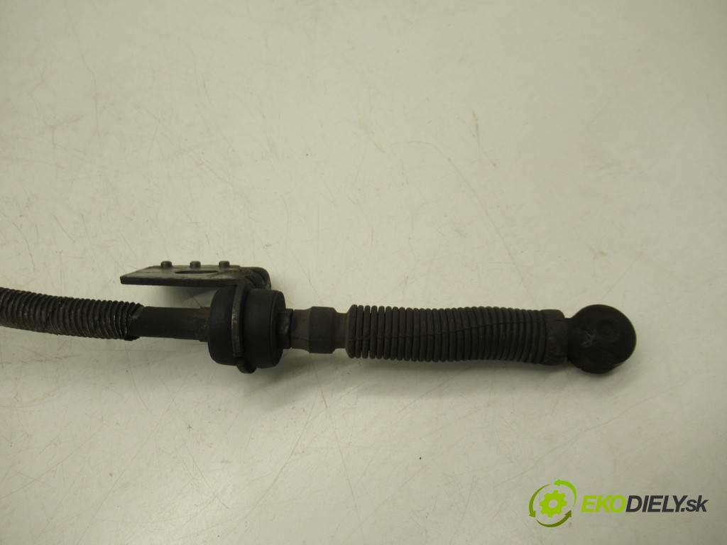 Audi A4 B7    KOMBI 5D 2.0TDI 140KM 04-08  Kulisa - - 8E1713111R (Rýchlostné páky / kulisy)