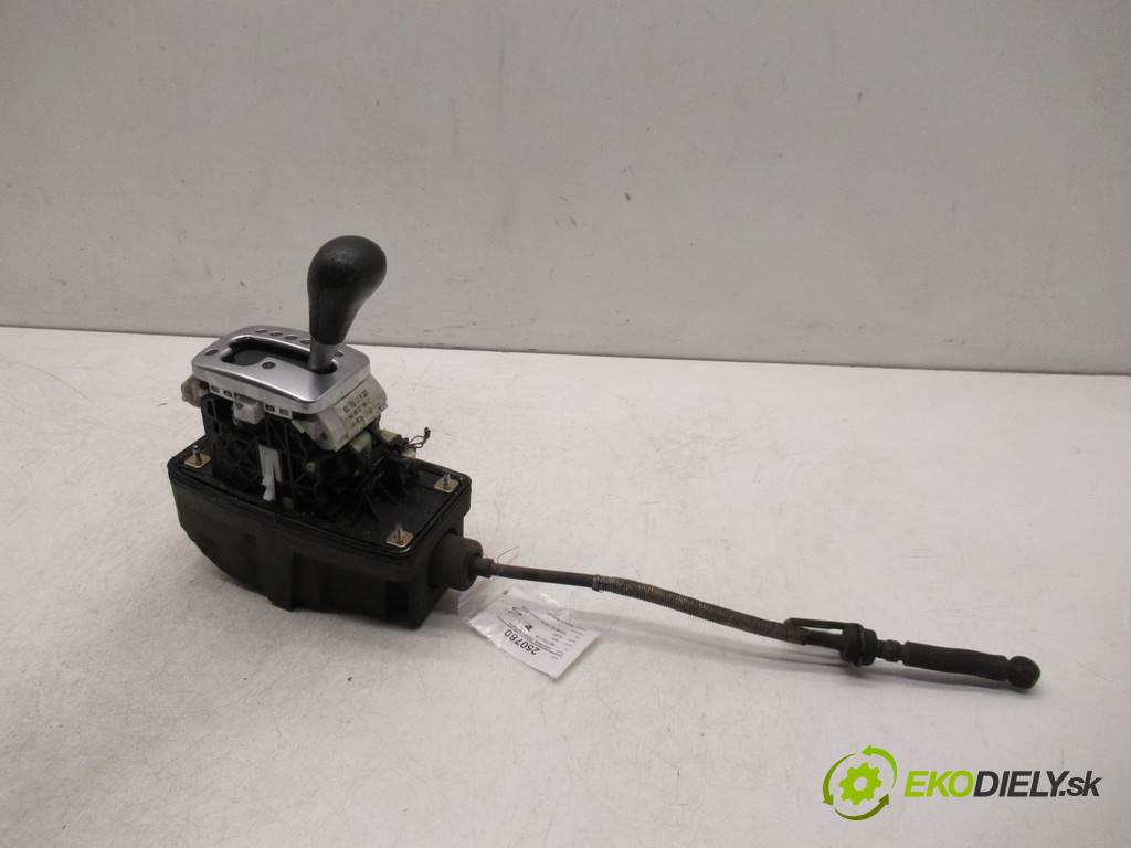 Audi A4 B7    KOMBI 5D 2.0TDI 140KM 04-08  Kulisa - - 8E1713111R (Rýchlostné páky / kulisy)