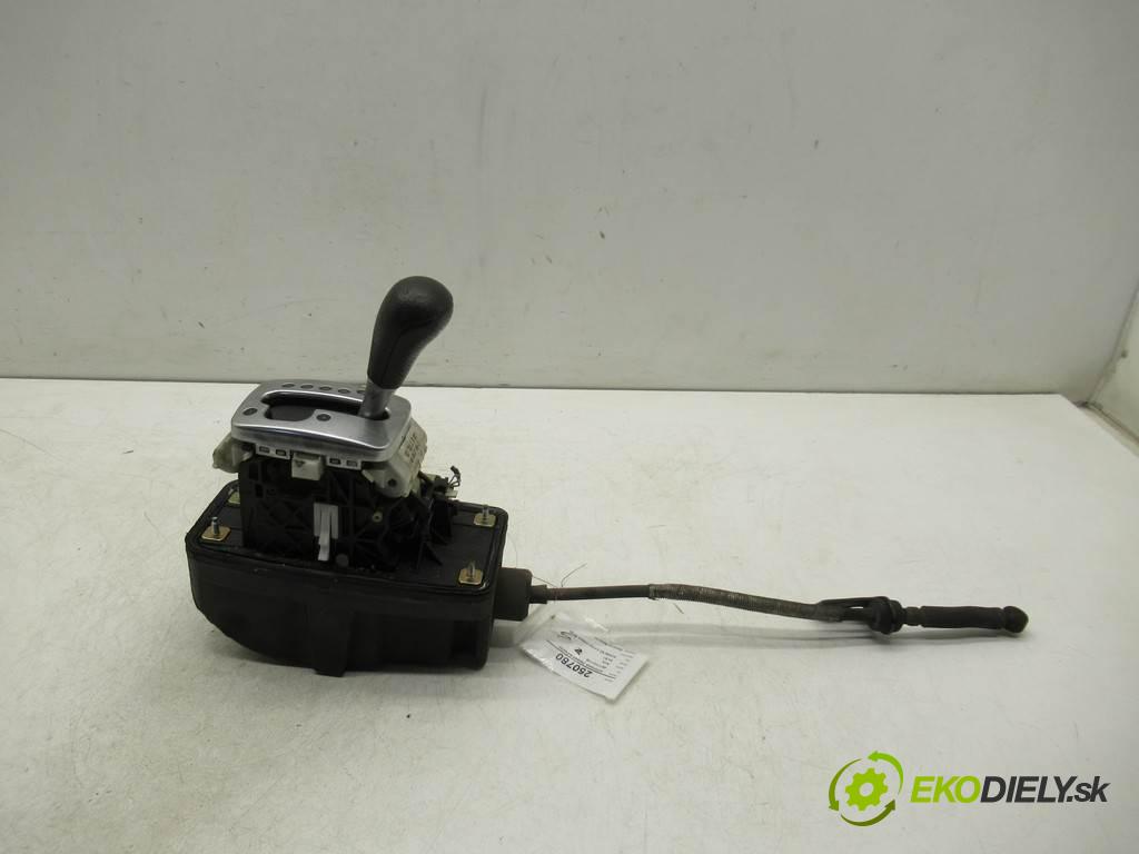 Audi A4 B7    KOMBI 5D 2.0TDI 140KM 04-08  Kulisa - - 8E1713111R (Rýchlostné páky / kulisy)