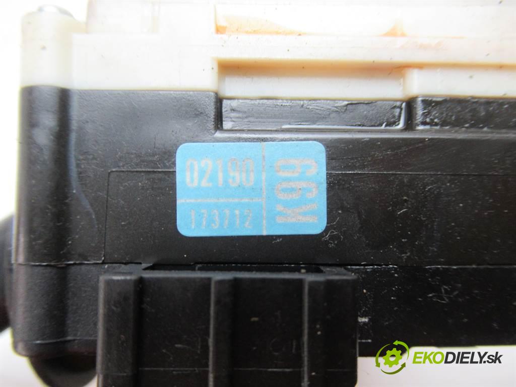 Toyota Corolla E12  2006 81kw HATCHBACK 5D 1.6B 110KM 02-07 1600 Prepínač smeroviek  (Prepínače, spínače, tlačidlá a ovládače kúrenia)