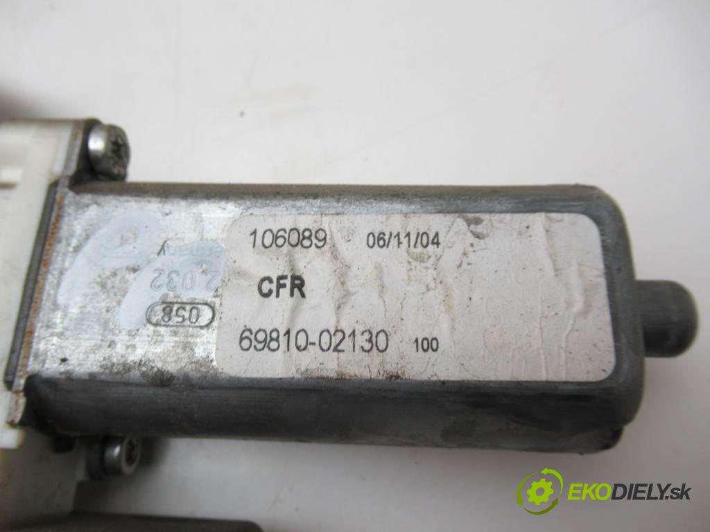 Toyota Corolla E12  2005 71 kW HATCHBACK 5D 1.4VVTI 97KM 02-07 1400 mechanismus okna přední část pravý 69810-02130