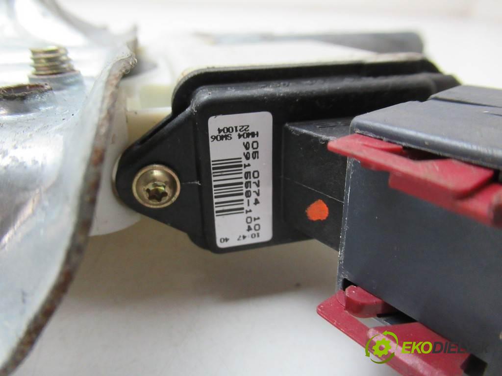 Toyota Corolla E12  2005 71 kW HATCHBACK 5D 1.4VVTI 97KM 02-07 1400 mechanismus okna přední část pravý 69810-02130