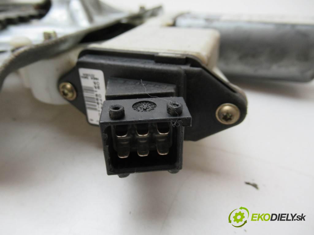 Toyota Corolla E12  2005 71 kW HATCHBACK 5D 1.4VVTI 97KM 02-07 1400 mechanismus okna přední část pravý 69810-02130