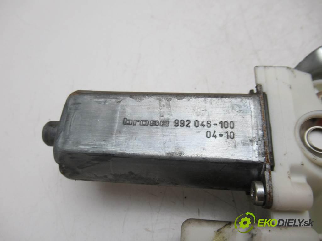 Toyota Corolla E12  2005 71 kW HATCHBACK 5D 1.4VVTI 97KM 02-07 1400 mechanismus okna přední část pravý 69810-02130