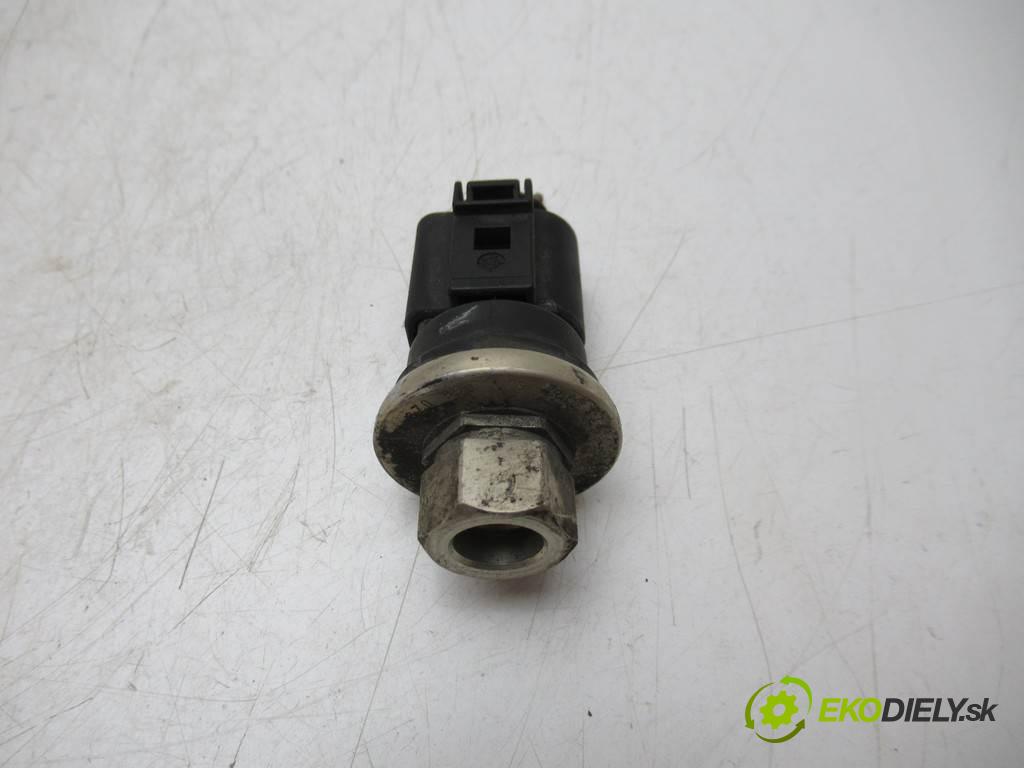 Audi A4 B6    SEDAN 4D 2.0B 130KM 00-04  snímač klimatizace 8Z0959126 (Snímače)