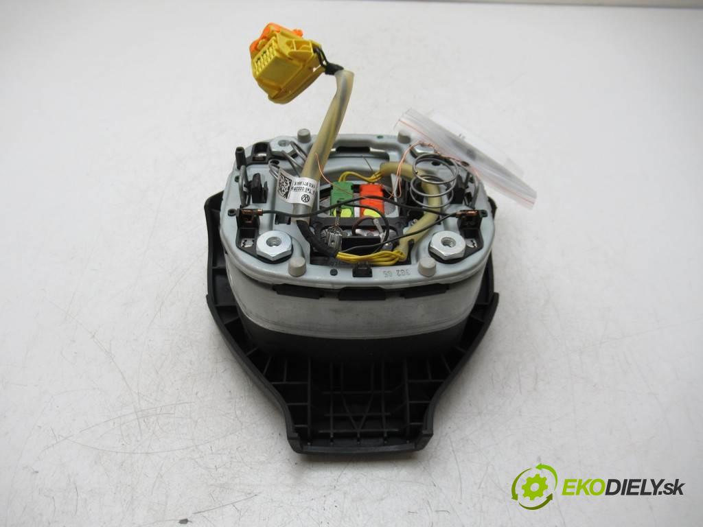 Volkswagen Passat B6  2005 103 kW KOMBI 5D 2.0TDI 140KM 05-10 2000 AirBag - volantu 3C0880201S (Airbagy)