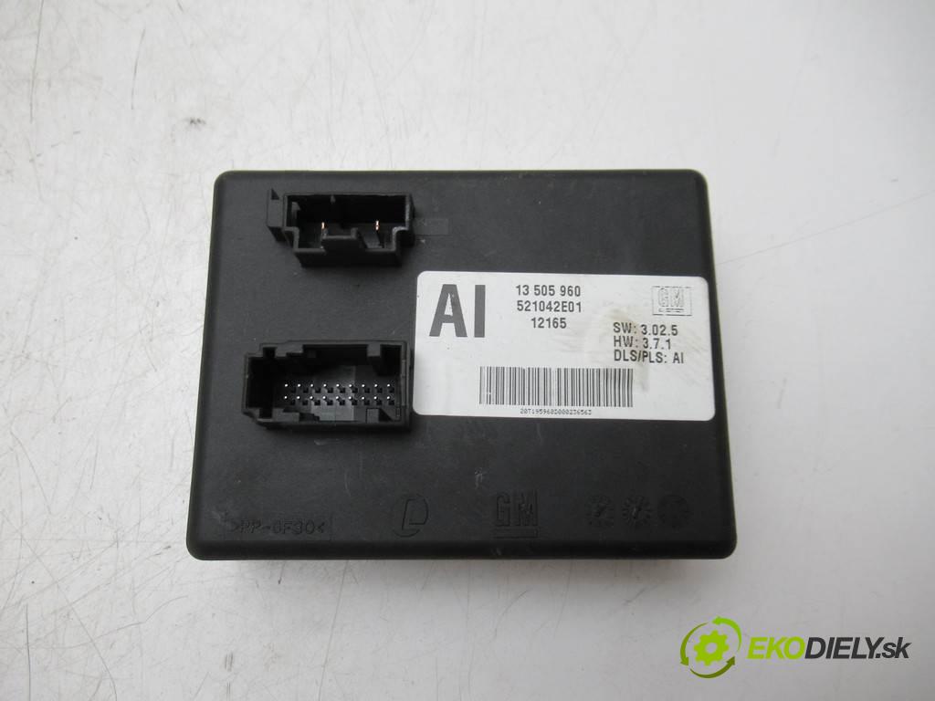 Opel Insignia    HATCHBACK 5D 2.0CDTI 195KM 08-13  modul řídící jednotka světel 13505960 (Ostatní)