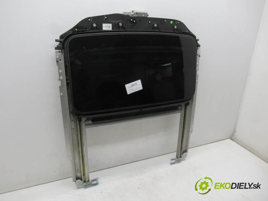 Opel Insignia    HATCHBACK 5D 2.0CDTI 195KM 08-13  strešné okno 13389393 (Sklá karosérie)