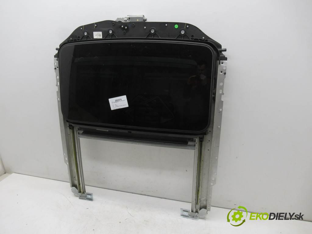 Opel Insignia    HATCHBACK 5D 2.0CDTI 195KM 08-13  strešné okno 13389393 (Sklá karosérie)