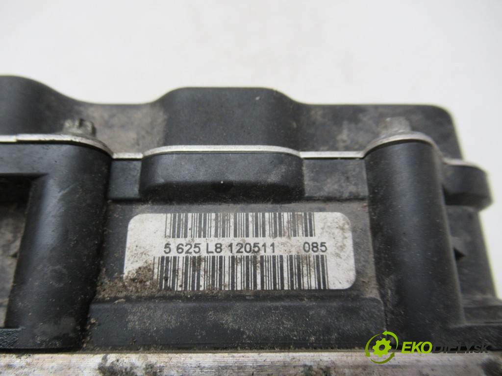 Audi A4 B8  2011 105 kW KOMBI 5D 2.0TDI 143KM 08-15 2000 Pumpa ABS 8K0907379BF (Pumpy ABS)