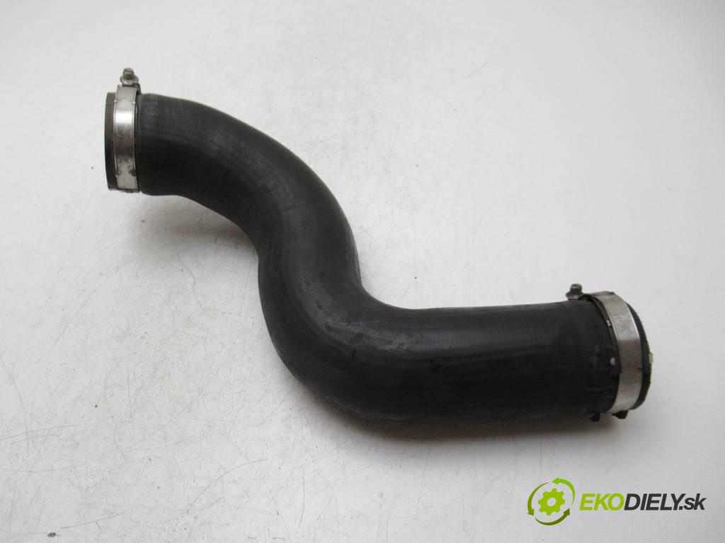 Audi A4 B8  2011 105 kW KOMBI 5D 2.0TDI 143KM 08-15 2000 Rúra hadice turba 8K0145737Q (Hadice intercoolera)