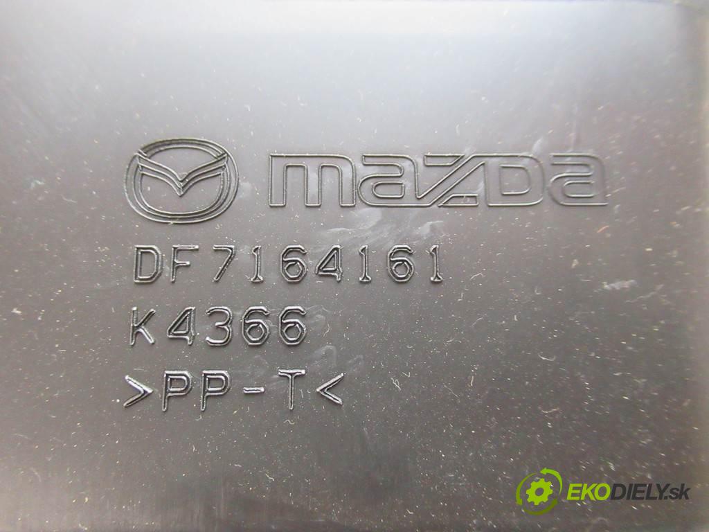 Mazda 2 II  2009 63kw DE HATCHBACK 5D 1.3B 86KM 07-10 1400 Priehradka, kastlík spolujazdca DF7164161 (Priehradky, kastlíky)