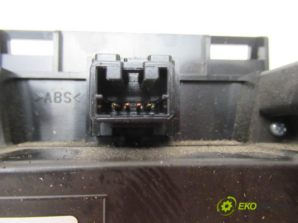 Subaru Forester III  2012 110kw SH 2.0B 150KM 08-13 2000 Panel ovládania kúrenia 72311SC300 (Prepínače, spínače, tlačidlá a ovládače kúrenia)