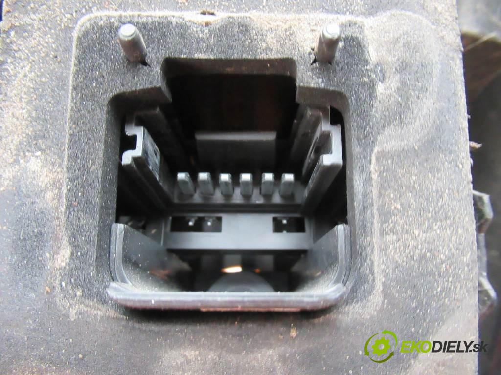 Renault Scenic II FL  2007 82 kW 1.6B 112KM 06-09 1600 světlo zadní část pravá