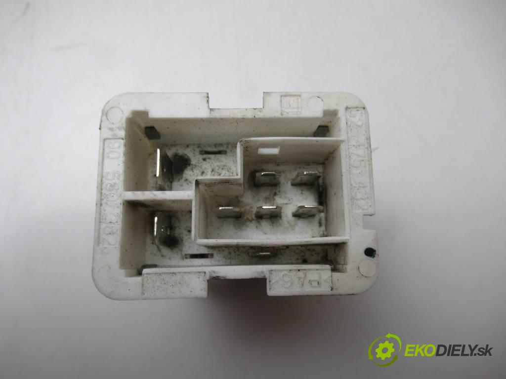 Opel Astra H  2006 74kw KOMBI 5D 1.9CDTI 100KM 04-14 1900 Odpor, rezistor kúrenia vzduchu 90560362 (Odpory (rezistory) kúrenia)