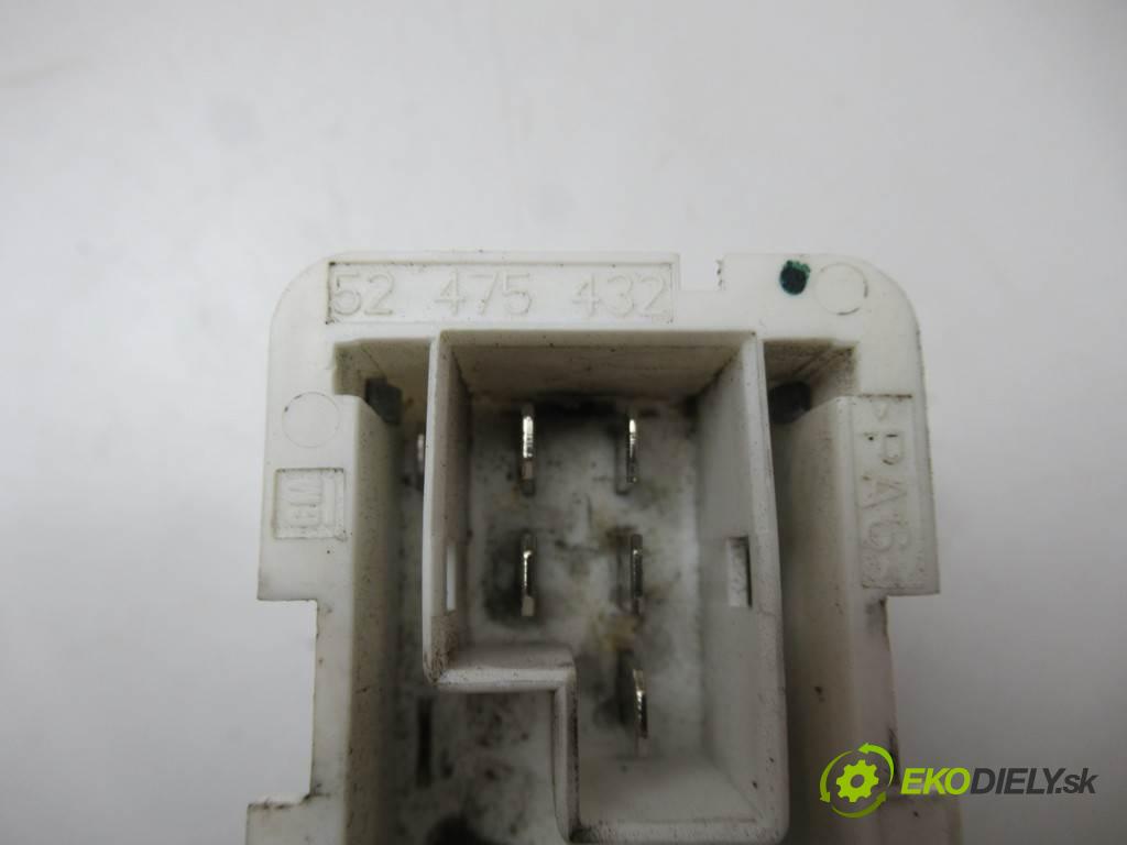 Opel Astra H  2006 74kw KOMBI 5D 1.9CDTI 100KM 04-14 1900 Odpor, rezistor kúrenia vzduchu 90560362 (Odpory (rezistory) kúrenia)