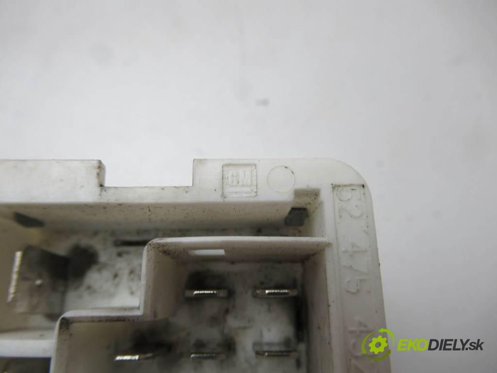 Opel Astra H  2006 74kw KOMBI 5D 1.9CDTI 100KM 04-14 1900 Odpor, rezistor kúrenia vzduchu 90560362 (Odpory (rezistory) kúrenia)