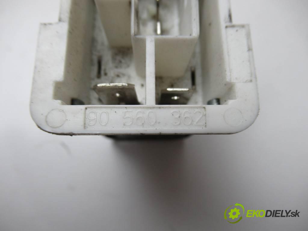 Opel Astra H  2006 74kw KOMBI 5D 1.9CDTI 100KM 04-14 1900 Odpor, rezistor kúrenia vzduchu 90560362 (Odpory (rezistory) kúrenia)