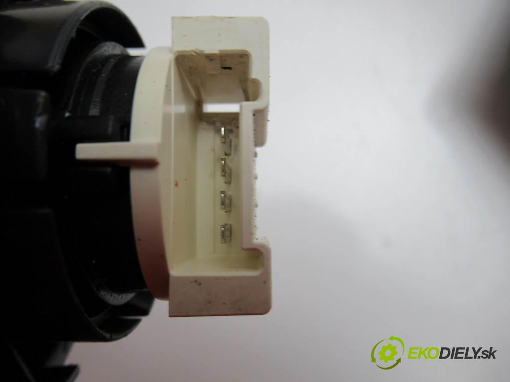 Toyota Prius II    LIFTBACK 5D 1.5 VVTI HYDRID 78KM 03-09  reproduktory JBL - 86160-0W880
