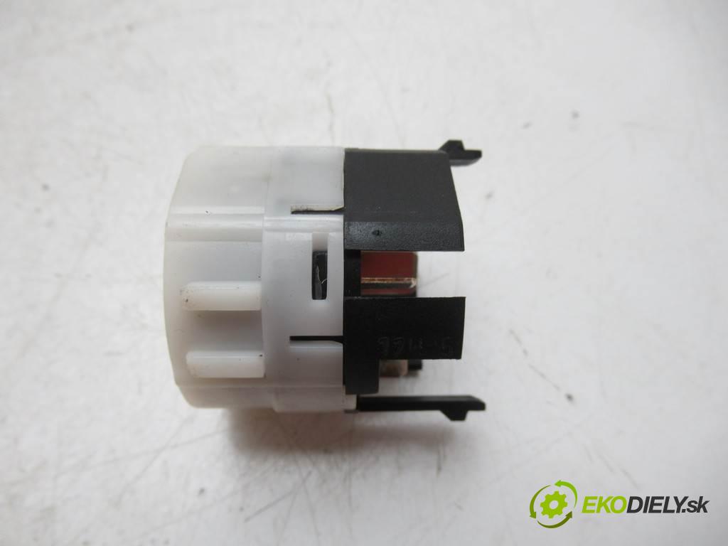 Mercedes-Benz W168  1999 66 kW 1.7CDI 90KM 97-04 1700 kostka vložka spínací skříňky A1685451004 (Spínací skříňky a klíče)