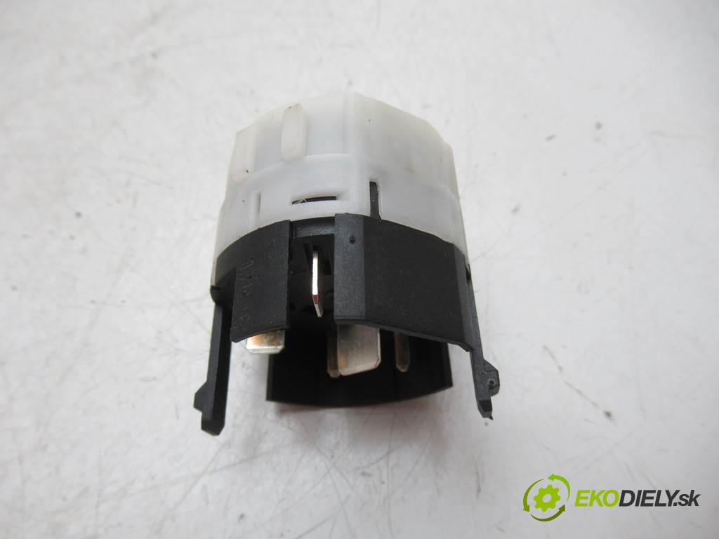 Mercedes-Benz W168  1999 66 kW 1.7CDI 90KM 97-04 1700 kostka vložka spínací skříňky A1685451004 (Spínací skříňky a klíče)