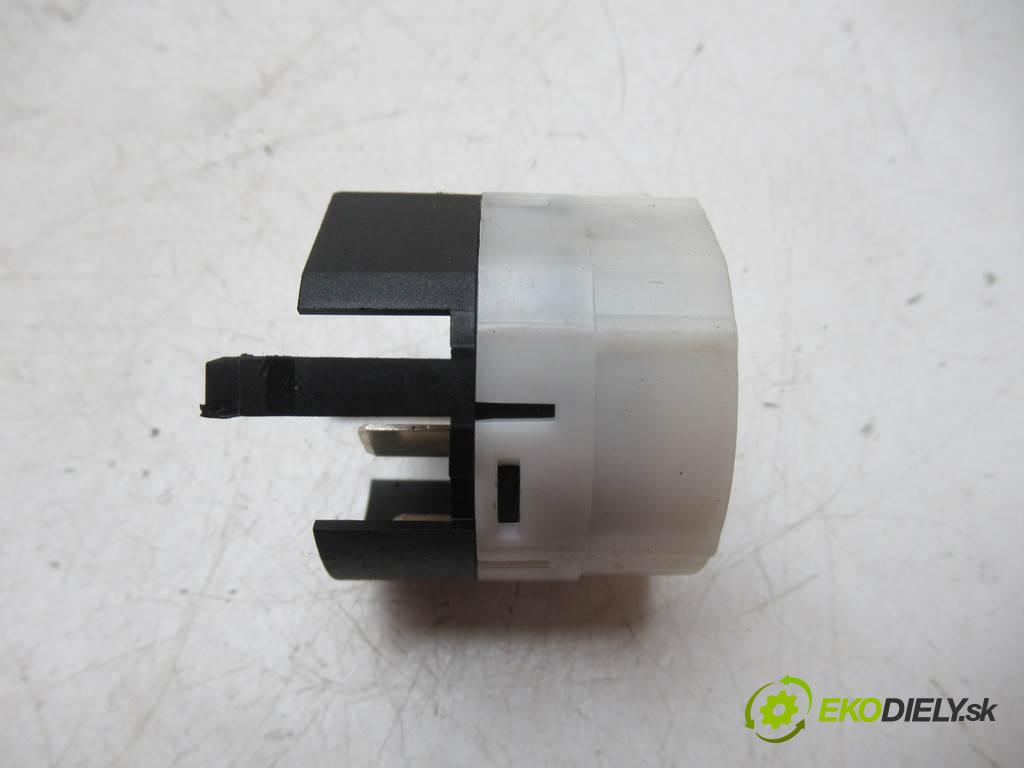 Mercedes-Benz W168  1999 66 kW 1.7CDI 90KM 97-04 1700 kostka vložka spínací skříňky A1685451004 (Spínací skříňky a klíče)