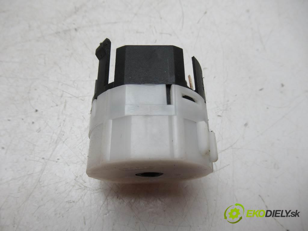 Mercedes-Benz W168  1999 66 kW 1.7CDI 90KM 97-04 1700 kostka vložka spínací skříňky A1685451004 (Spínací skříňky a klíče)