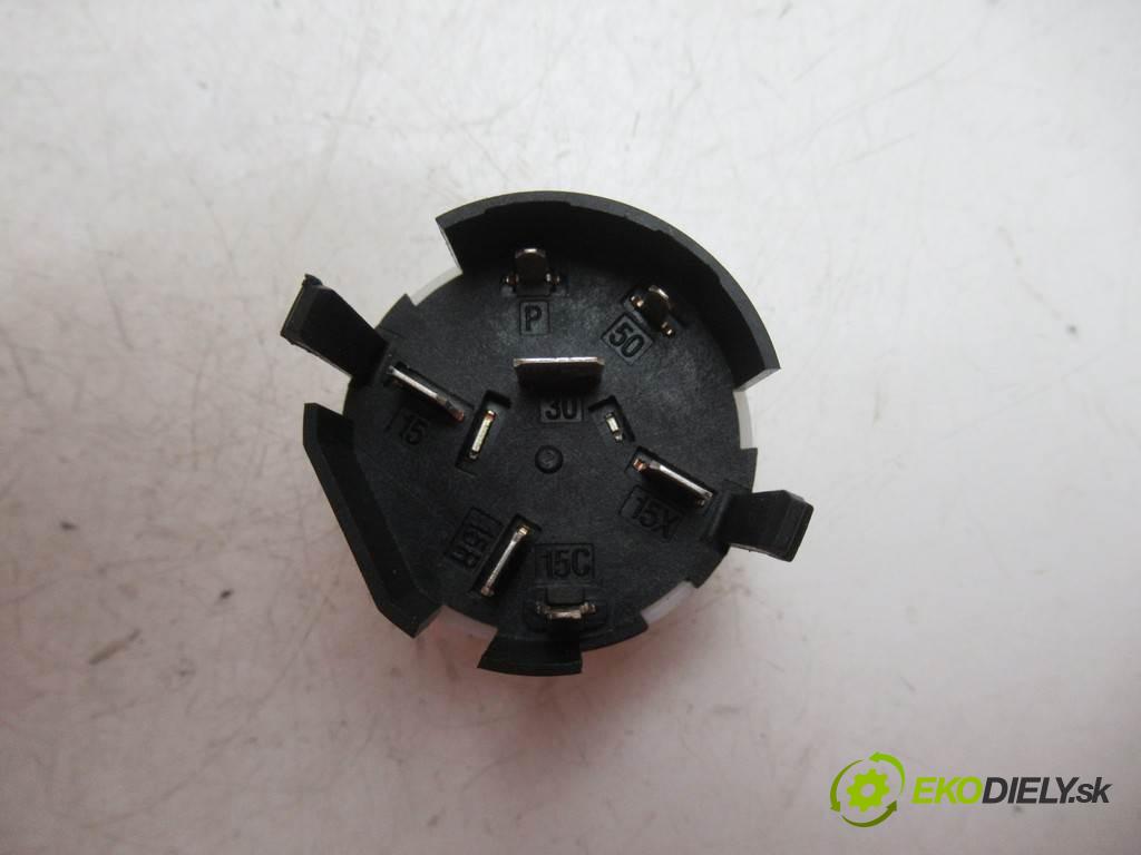 Mercedes-Benz W168  1999 66 kW 1.7CDI 90KM 97-04 1700 kostka vložka spínací skříňky A1685451004 (Spínací skříňky a klíče)