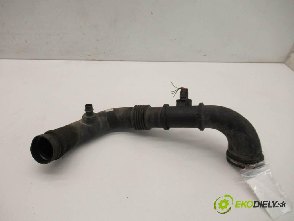 Peugeot Boxer II    2.2HDI 131KM 06-14  Rúra hadice trubka vzduchu 1369007080 (Hadice chlazení vzduchu)