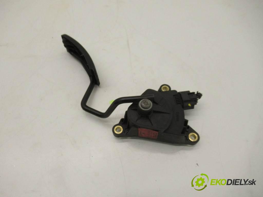 Renault Clio III LIFT  2013 55 kW HATCHBACK 5D 1.2B 73KM 09-12 1100 Potenciometer plynového pedálu 8200297335 (Pedále)