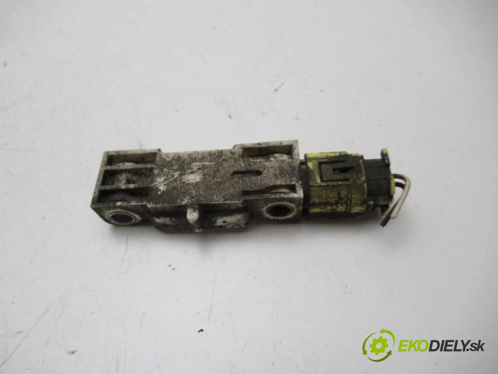 Mitsubishi Grandis    2.0DID 136KM 03-11  Snímač nárazu 8651A014 (Snímače nárazu)