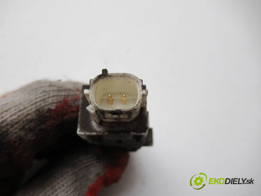 Mitsubishi Grandis    2.0DID 136KM 03-11  Snímač nárazu 8651A014 (Snímače nárazu)