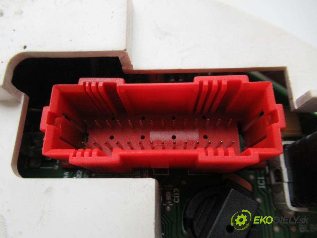 Volkswagen Sharan    1.9TDI  Prístrojovka 7M0920801J (Prístrojové dosky, displeje)