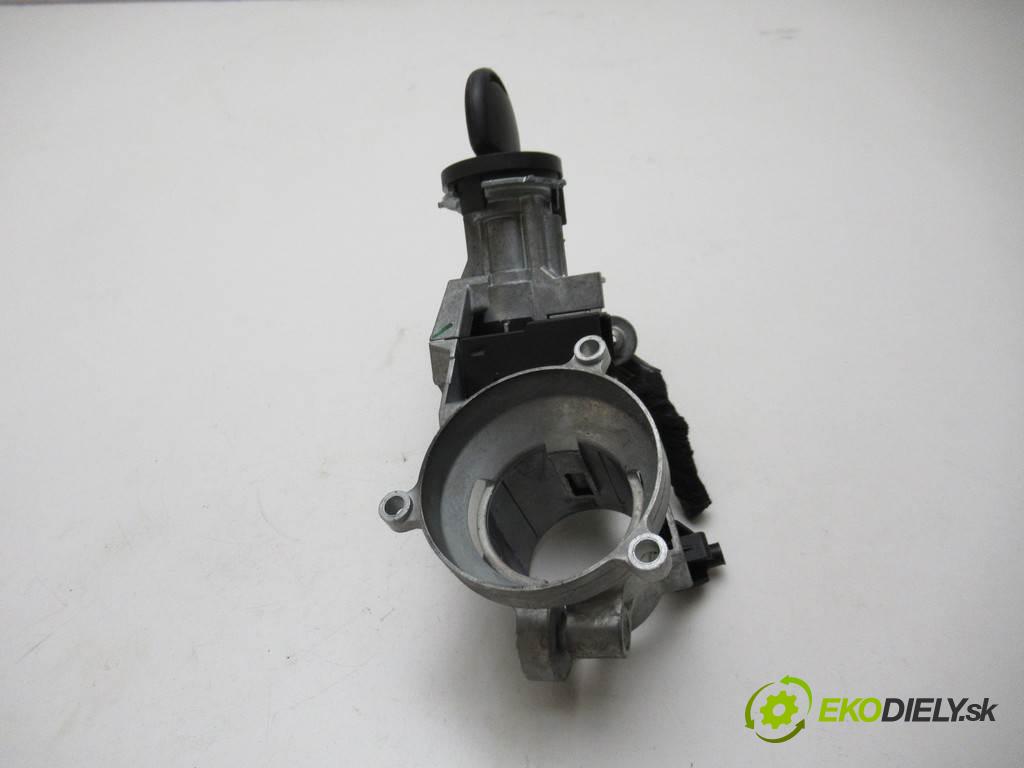 Opel Corsa D   2011  HATCHBACK 3D 1.2B 69KM 06-11 1229 spínačka  (Spínací skříňky a klíče)