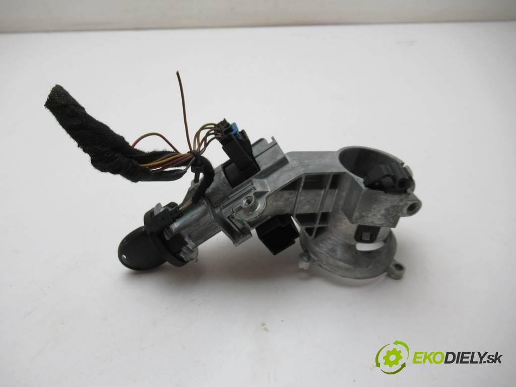 Opel Corsa D   2011  HATCHBACK 3D 1.2B 69KM 06-11 1229 spínačka  (Spínací skříňky a klíče)